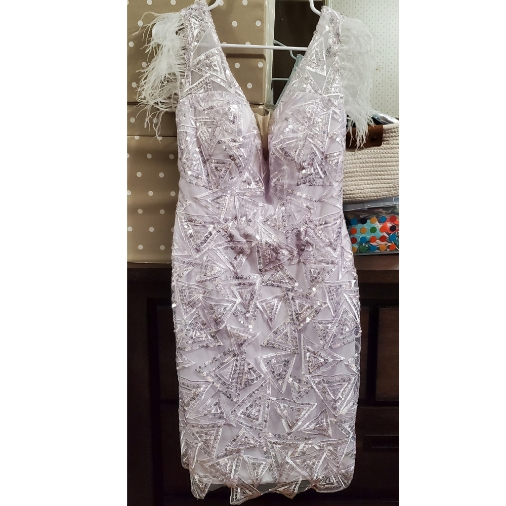 White Dress With V-Neck And Beading Style 